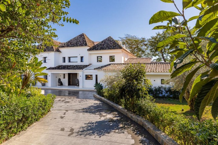 8 Bedroom Villa in Estepona