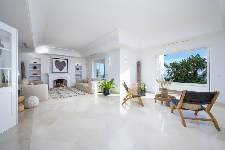 6 Bedroom Villa in Altos de los Monteros