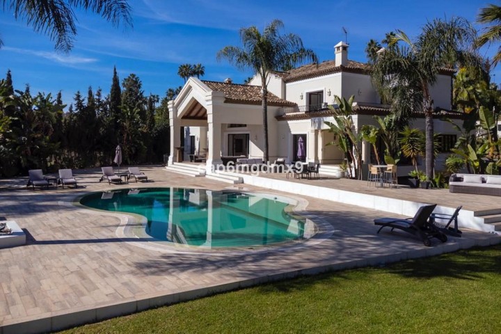 6 Bedroom Villa in Nueva Andalucía