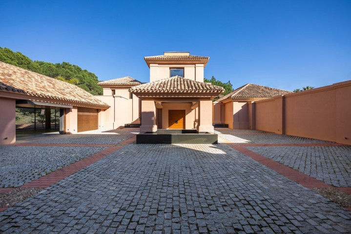 6 Bedroom Villa in The Golden Mile