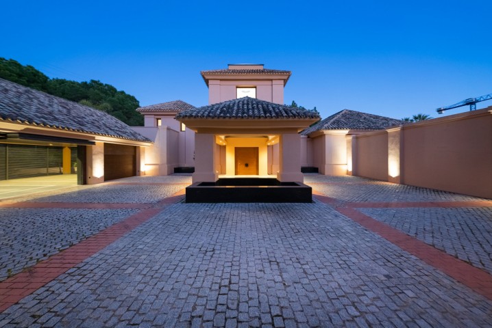 6 Bedroom Villa in The Golden Mile