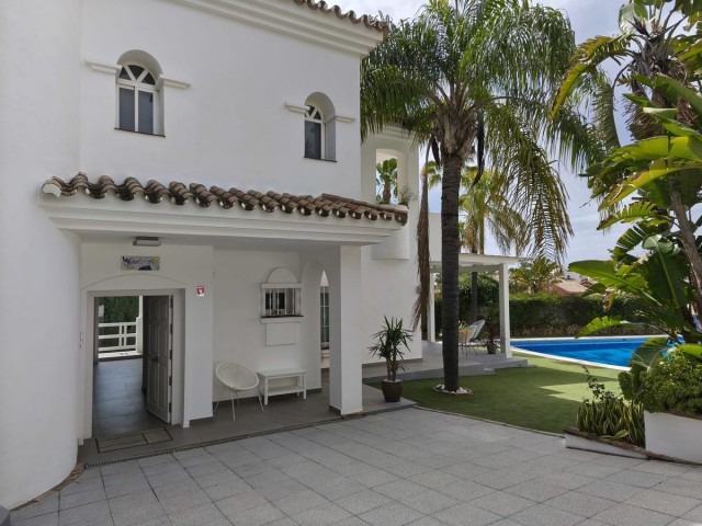 4 Sovrums Villa i Atalaya