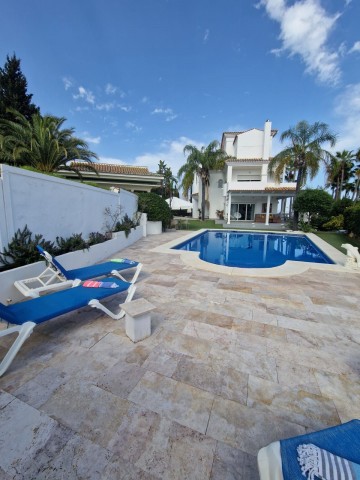 4 Sovrums Villa i Atalaya
