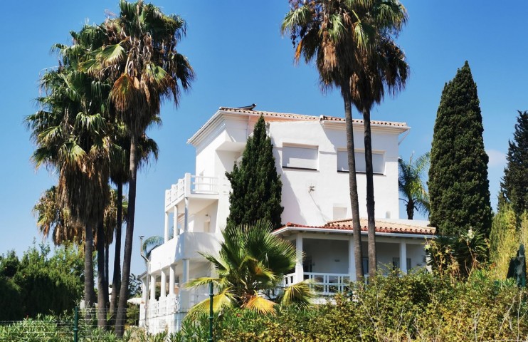 4 Sovrums Villa i Atalaya