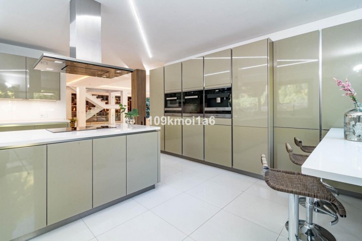 6 Bedroom Villa in Río Real