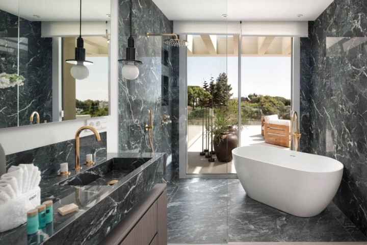 5 Bedroom Villa in Elviria