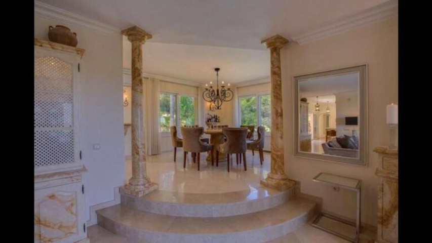 6 Bedroom Villa in The Golden Mile