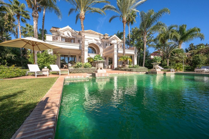 8 Sovrums Villa i Guadalmina Baja