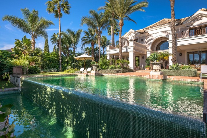8 Sovrums Villa i Guadalmina Baja