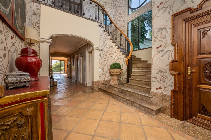 Villa avec 8 Chambres  à Guadalmina Baja