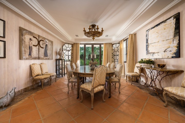 Villa avec 8 Chambres  à Guadalmina Baja