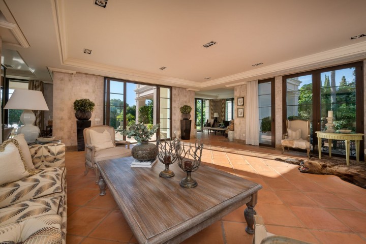 Villa avec 8 Chambres  à Guadalmina Baja