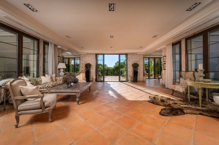 Villa avec 8 Chambres  à Guadalmina Baja