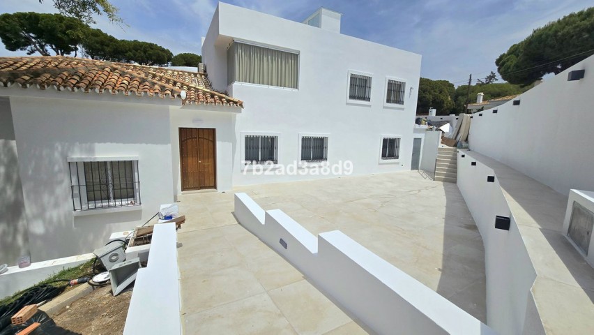 7 Sovrums Villa i Elviria