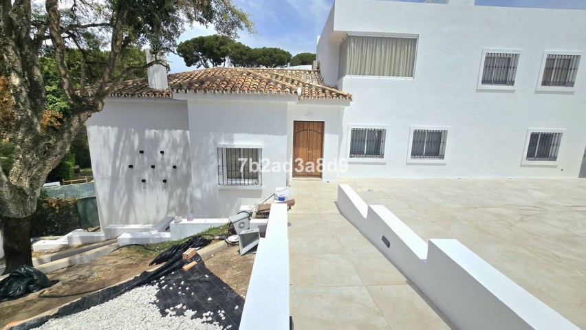 7 Sovrums Villa i Elviria