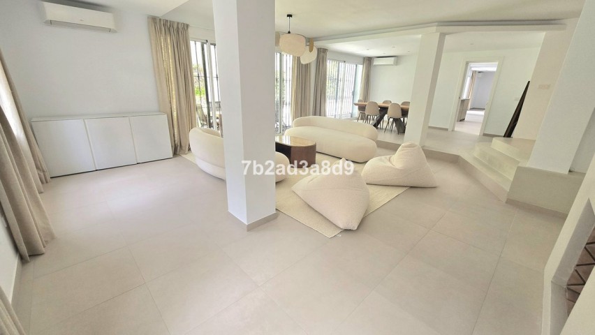 7 Sovrums Villa i Elviria