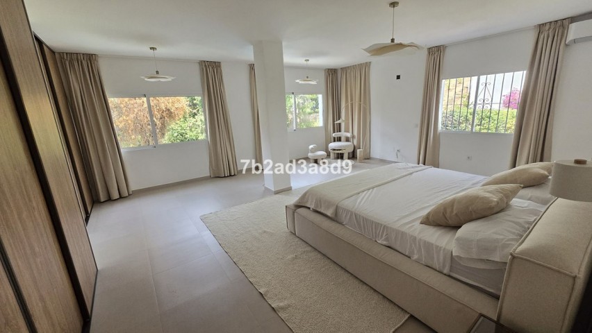 7 Sovrums Villa i Elviria