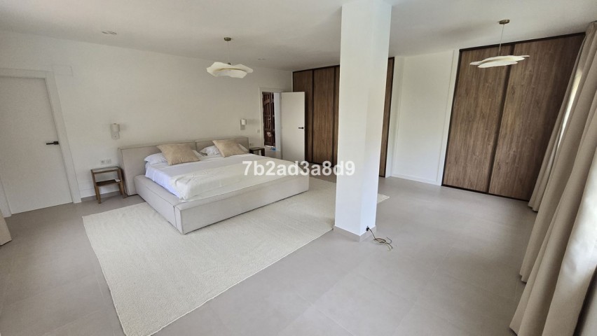 7 Sovrums Villa i Elviria