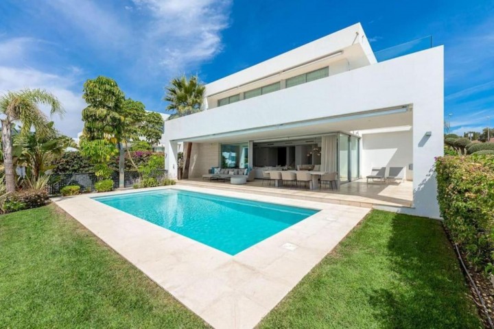5 Bedroom Villa in Río Real