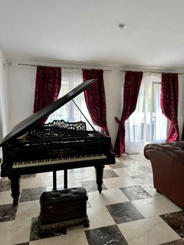 5 Bedroom Villa in Estepona