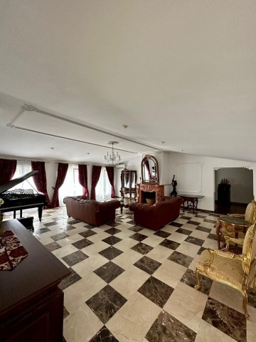 5 Bedroom Villa in Estepona