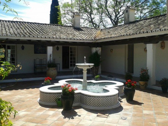 6 Bedroom Villa in Cancelada