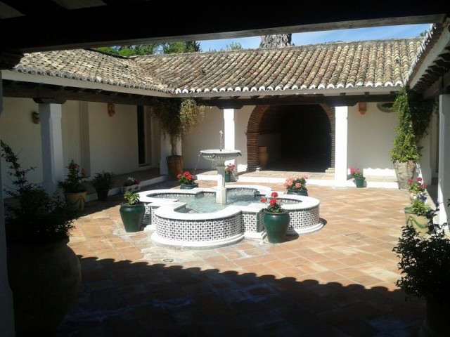 6 Bedroom Villa in Cancelada