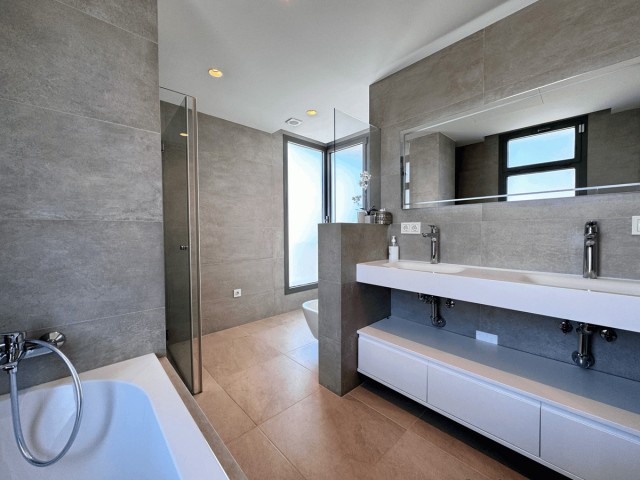 6 Bedroom Villa in Estepona