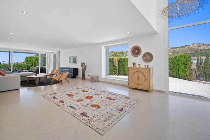 Villa con 4 Dormitorios en El Paraiso