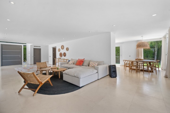 Villa con 4 Dormitorios  en El Paraiso