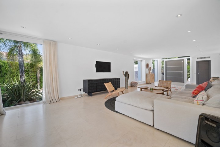 Villa con 4 Dormitorios  en El Paraiso