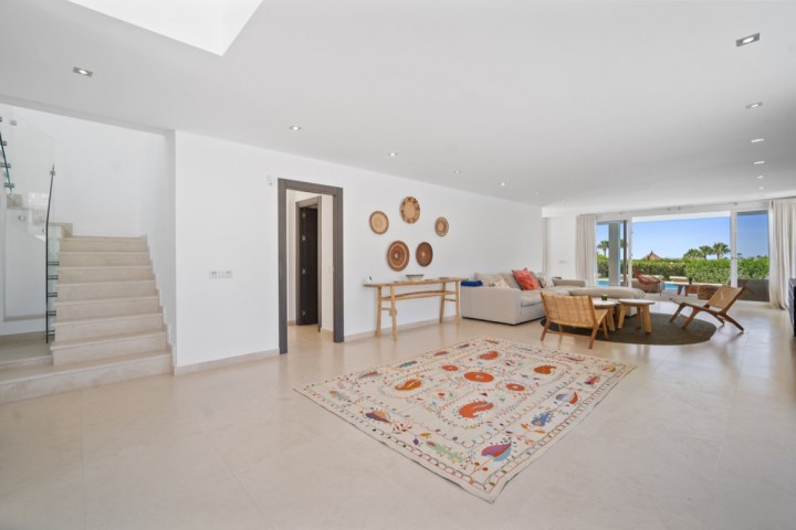 Villa con 4 Dormitorios  en El Paraiso