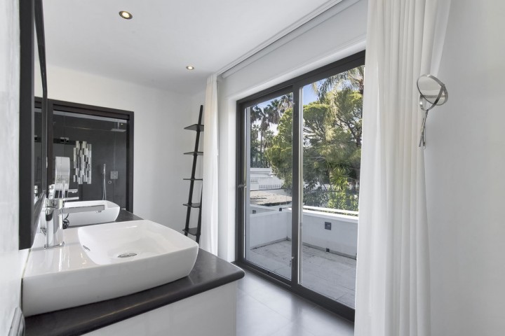 5 Bedroom Villa in Nueva Andalucía