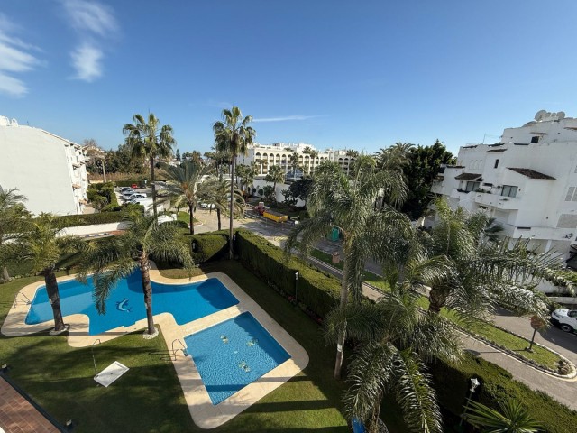 Apartamento con 4 Dormitorios  en Puerto Banús