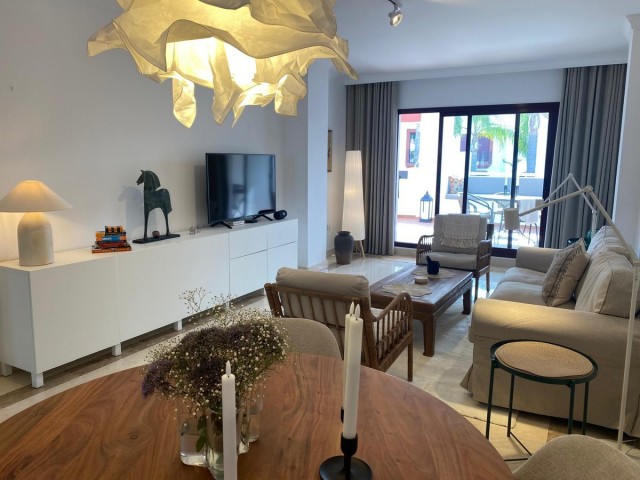 Apartamento con 3 Dormitorios  en San Pedro de Alcántara