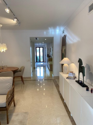 Apartamento con 3 Dormitorios  en San Pedro de Alcántara