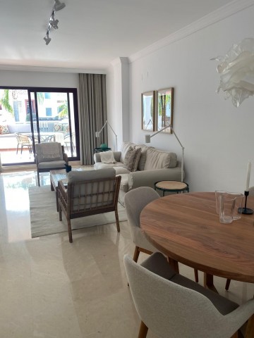 Apartamento con 3 Dormitorios  en San Pedro de Alcántara