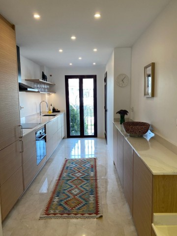 Apartamento con 3 Dormitorios  en San Pedro de Alcántara
