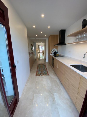 Apartamento con 3 Dormitorios  en San Pedro de Alcántara