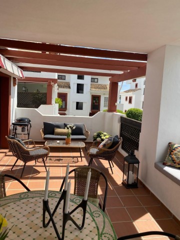 Apartamento con 3 Dormitorios  en San Pedro de Alcántara