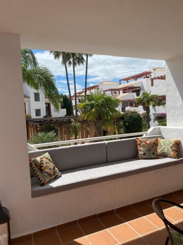 Apartamento con 3 Dormitorios  en San Pedro de Alcántara