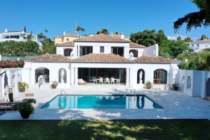 6 Slaapkamer Villa in El Paraiso