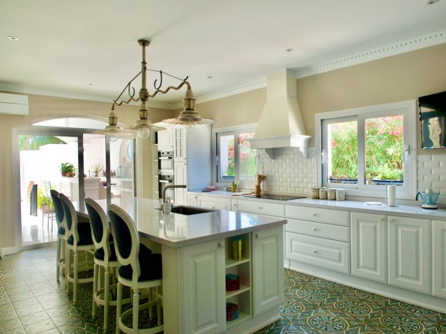 6 Slaapkamer Villa in El Paraiso