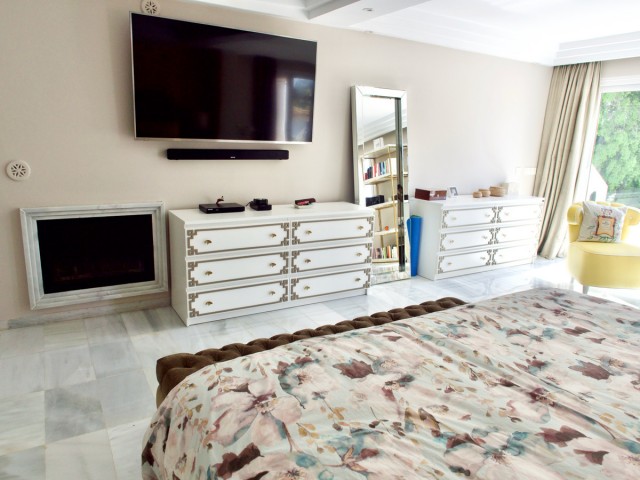 6 Slaapkamer Villa in El Paraiso