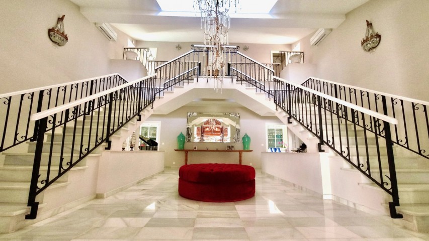 Villa con 6 Dormitorios en El Paraiso