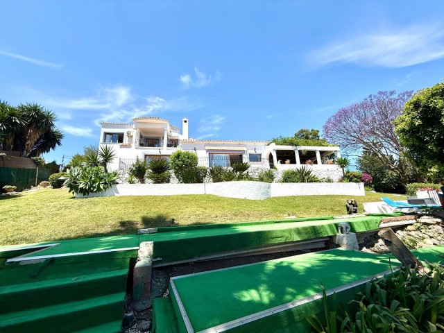 6 Bedroom Villa in Guadalmina Alta