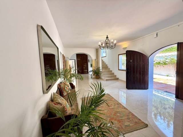 6 Bedroom Villa in Guadalmina Alta