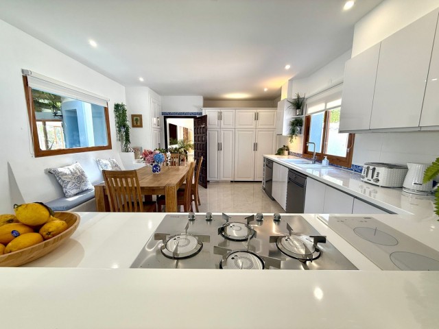 6 Bedroom Villa in Guadalmina Alta