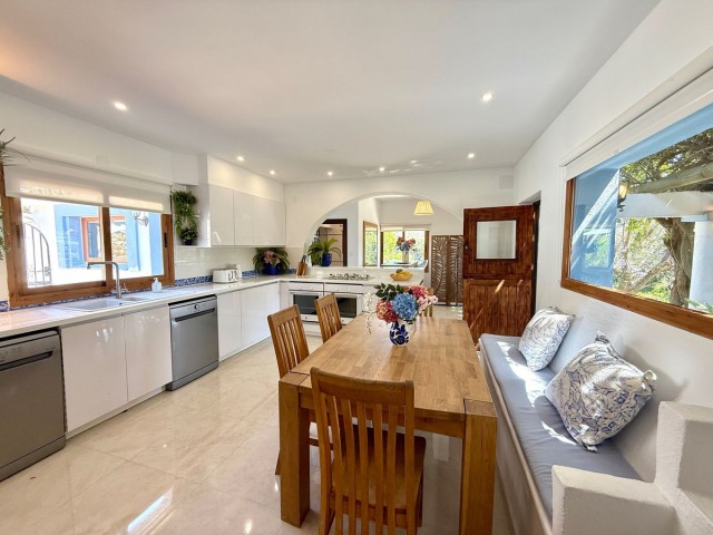 6 Bedroom Villa in Guadalmina Alta