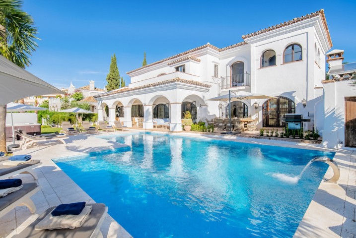 6 Bedroom Villa in Elviria